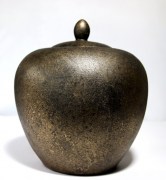 208887 Urn steen goud zwart 800